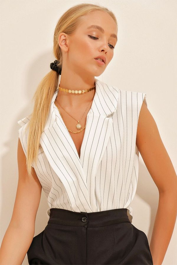 Trend Alaçatı Stili Trend Alaçatı Stili Women's White Shirt Collar Fillet Striped Blouse