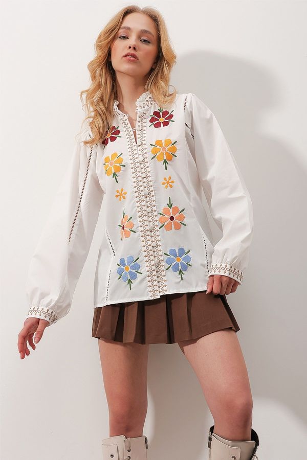 Trend Alaçatı Stili Trend Alaçatı Stili Women's White Stand-Up Collar Floral Embroidery Embroidered Hole Opening Shirt
