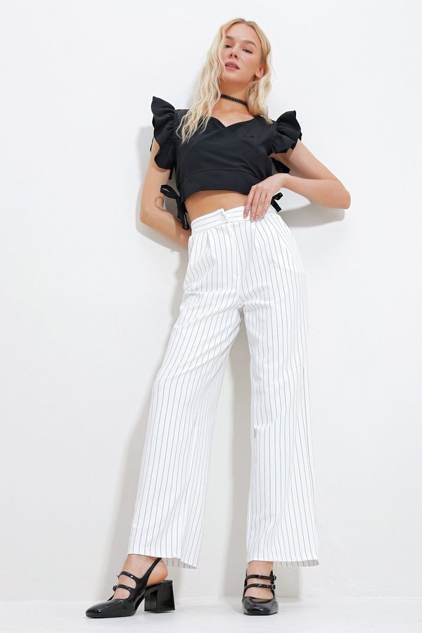 Trend Alaçatı Stili Trend Alaçatı Stili Women's White Striped Double Pocket Palazzo Knitted Trousers