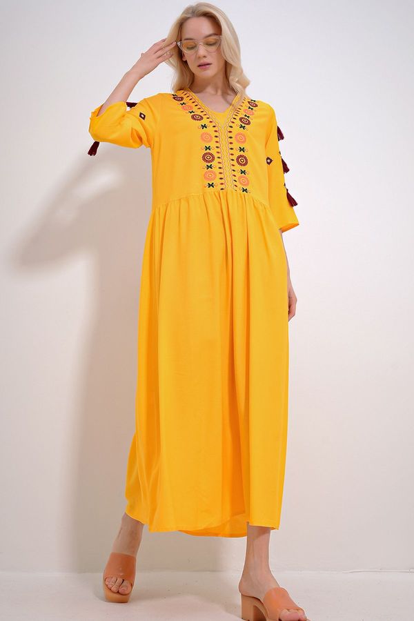 Trend Alaçatı Stili Trend Alaçatı Stili Women's Yellow V-Neck Embroidered Tassel Detailed Woven Dress