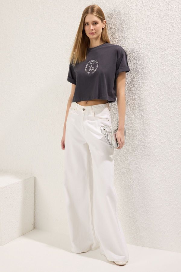 Trendyol Trendyol Anthracite 100% Cotton Embroidered Crop Crew Neck Knitted T-Shirt