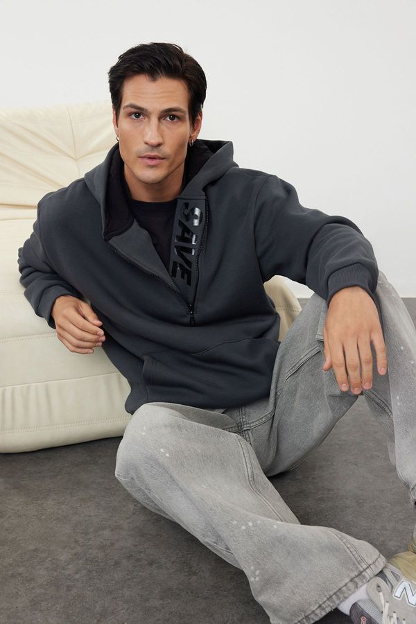 Trendyol Trendyol Anthracite Oversize/Wide Cut Fleece Sweatshirt with Text Printed Inside Zipper