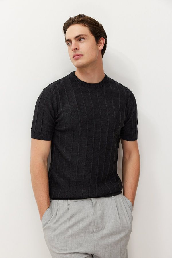 Trendyol Trendyol Anthracite Slim-Narrow Fit Cotton Crew Neck Basic Knitwear T-shirt