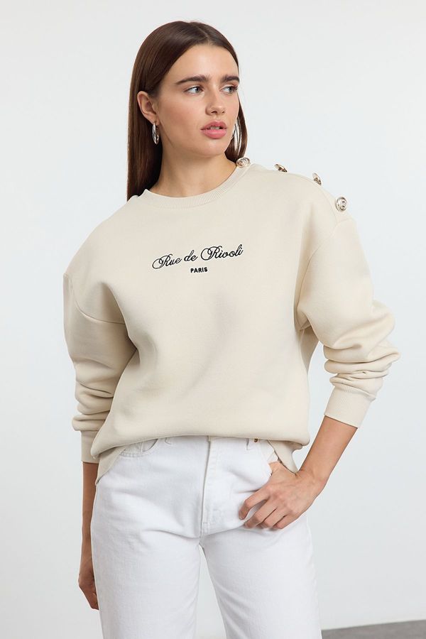 Trendyol Trendyol Beige Slogan Button Detailed Regular Fit Thick Polar Fleece Knitted Sweatshirt