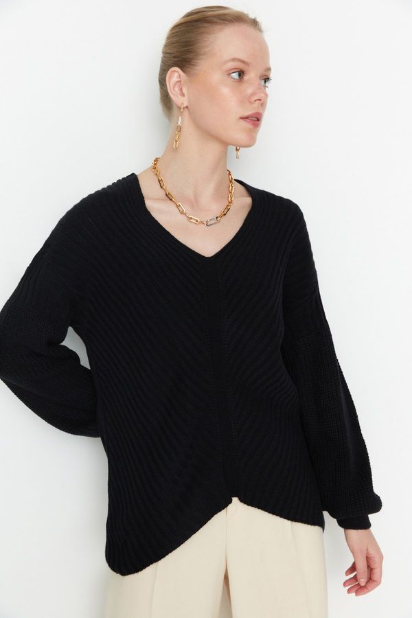 Trendyol Trendyol Black Detailed V-Neck Knitwear Sweater