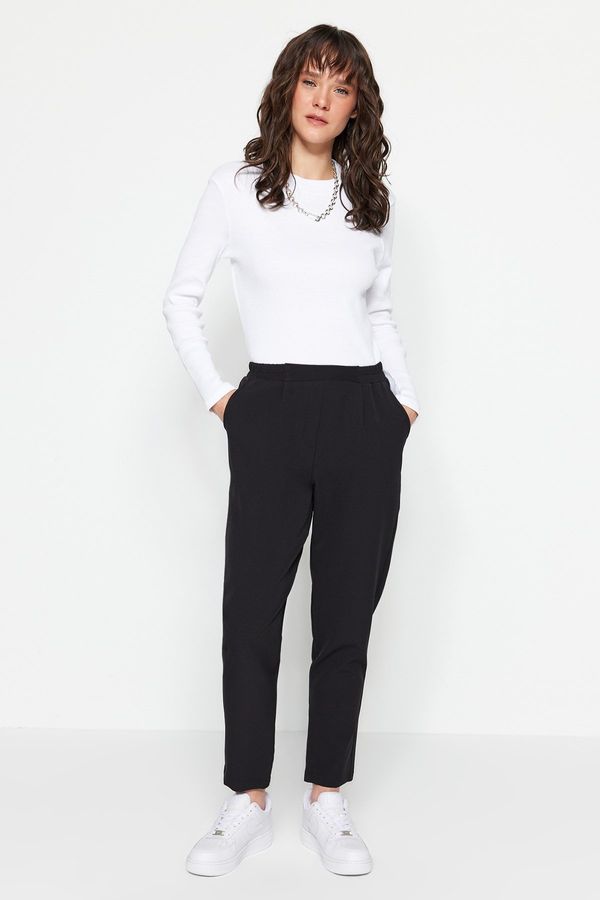 Trendyol Trendyol Black Pocket Detailed Woven Trousers with an Elastic Waist