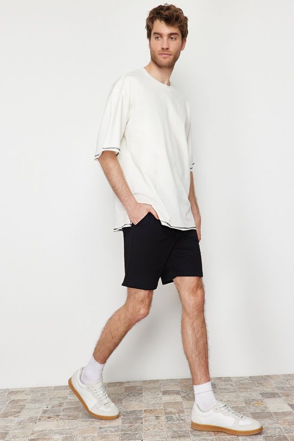 Trendyol Trendyol Black Regular Cut Basic Shorts