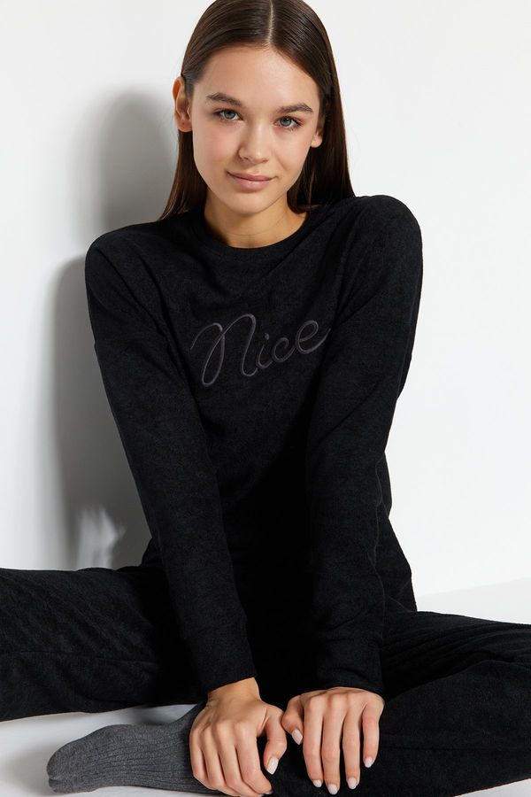 Trendyol Trendyol Black Velvet Tshirt-Jogger Knitted Pajama Set