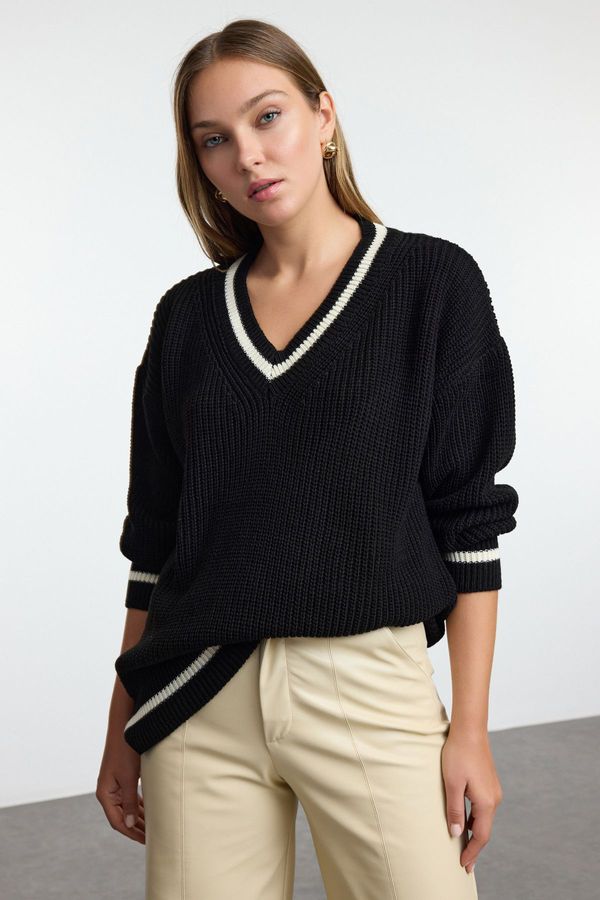 Trendyol Trendyol Black Wide Pattern V Neck Knitted Sweater