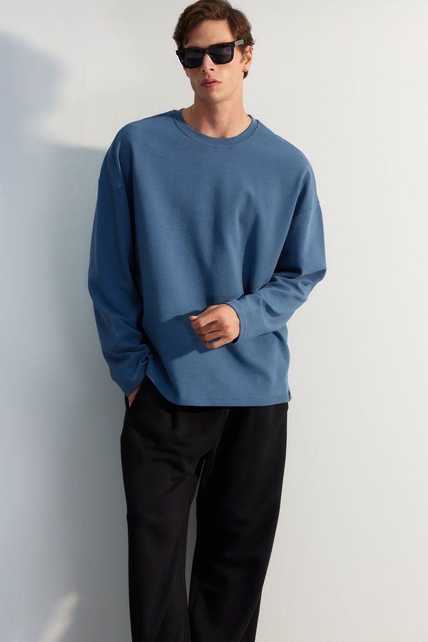 Trendyol Trendyol Blue Oversize/Wide Cut Limited Edition 100% Cotton Sweatshirt with Textured Label