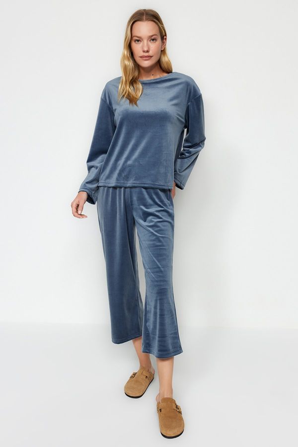 Trendyol Trendyol Blue Soft Feeling Velvet Tshirt-Capri Knitted Pajama Set