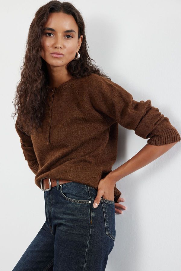 Trendyol Trendyol Brown Button Detailed Knitwear Sweater