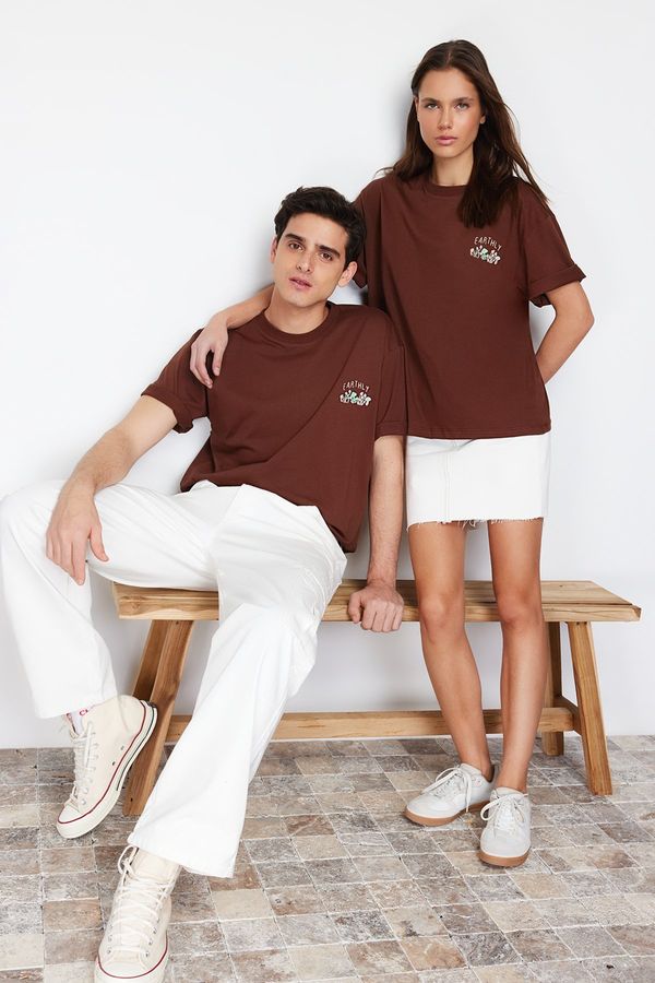 Trendyol Trendyol Brown Oversize Mushroom Embroidered 100% Cotton T-Shirt