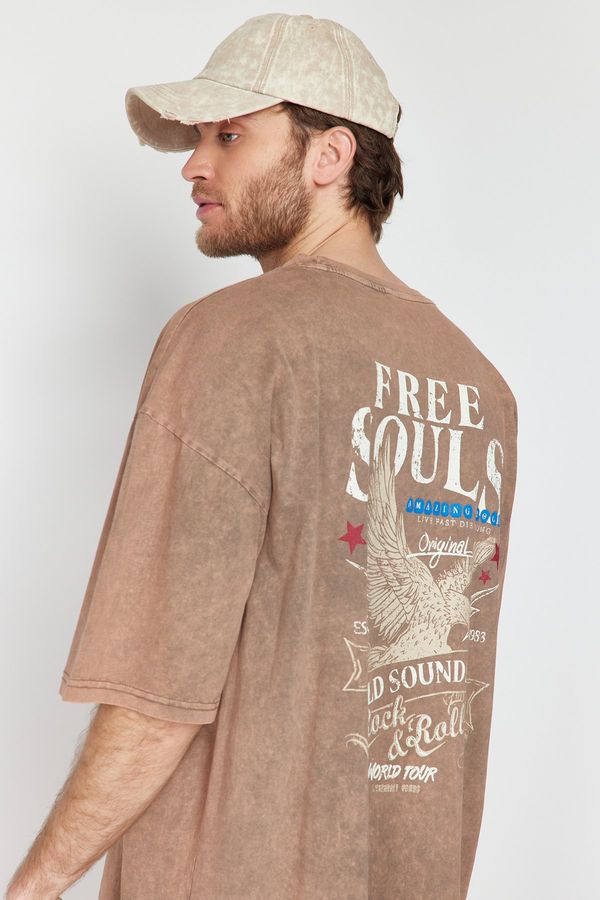 Trendyol Trendyol Brown Oversize/Wide Cut Faded Effect Eagle Printed 100% Cotton T-Shirt