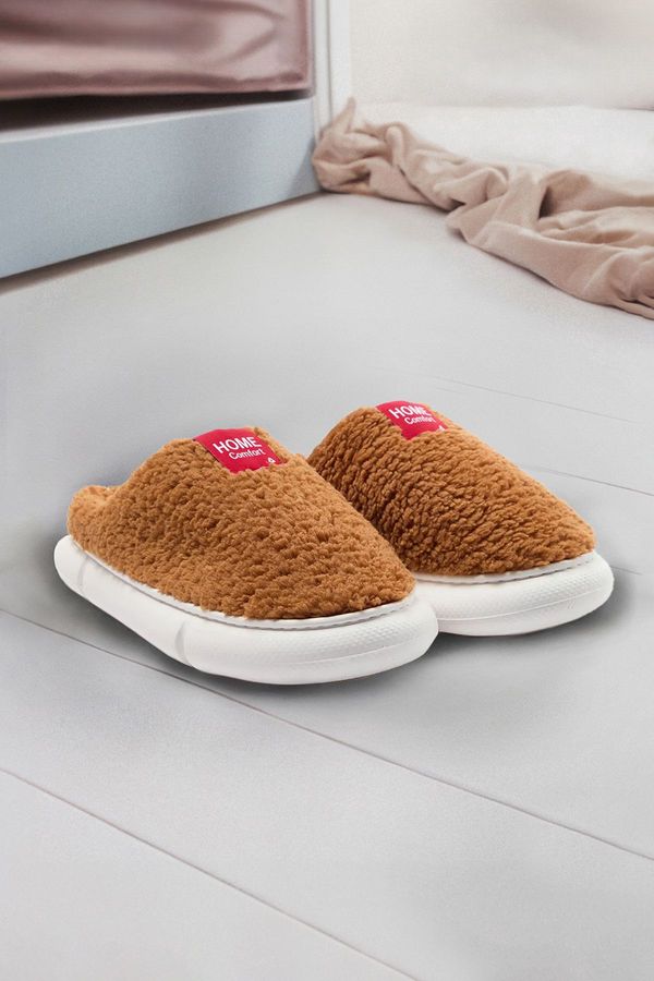 Trendyol Trendyol Brown Plush Woven Label Detailed Women's Home Slippers