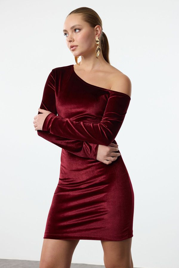 Trendyol Trendyol Burgundy Body-fitting Velvet Knitted Short Dress