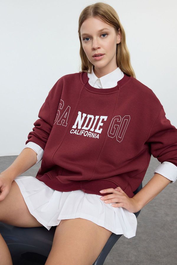 Trendyol Trendyol Burgundy Slogan Printed Oversize/Wide Fit Knitted Sweatshirt with Hem Detail