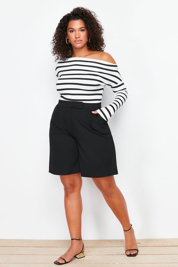 Trendyol Trendyol Curve Black Pleat Detailed Shorts & Bermuda