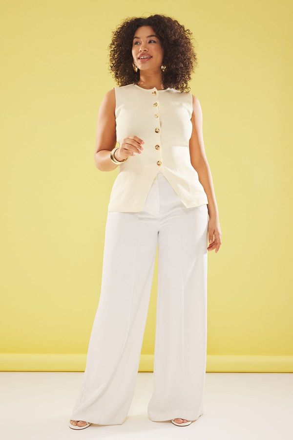 Trendyol Trendyol Curve Ecru Gold Button Detail Knitted Vest