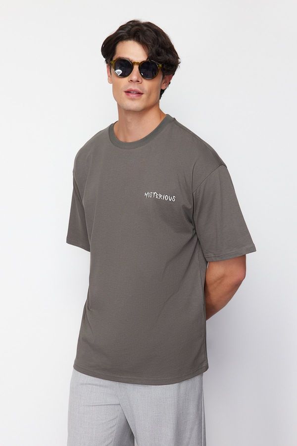Trendyol Trendyol Dark Khaki Oversize 100% Cotton Back Printed T-Shirt