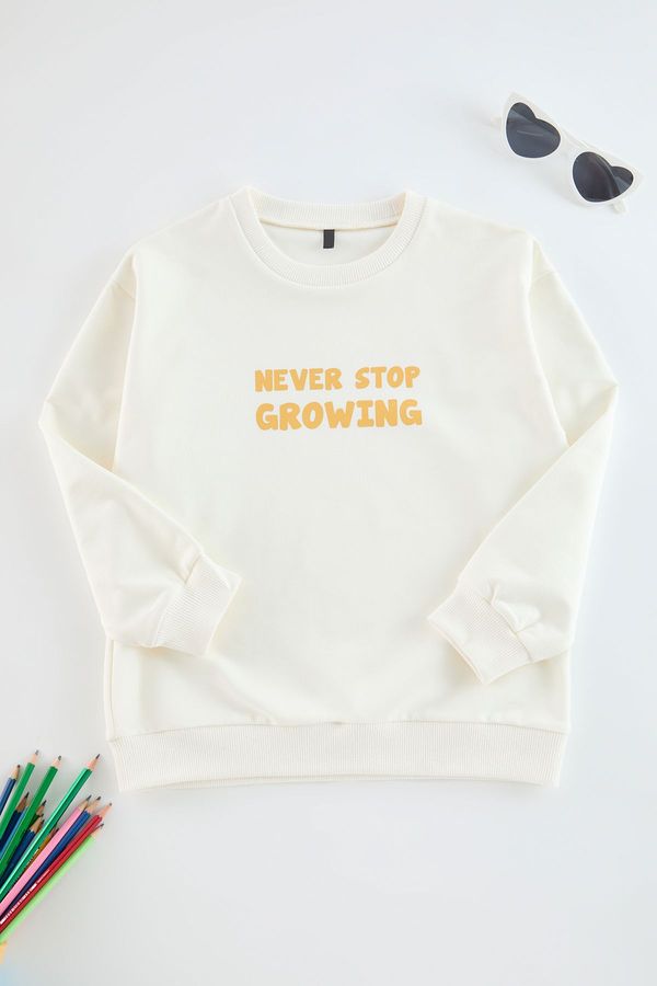 Trendyol Trendyol Ecru Boy's Slogan Printed Knitted Sweatshirt