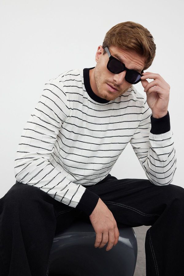 Trendyol Trendyol Ecru Casual Slim Slim Fit Crew Neck Striped Knitwear Sweater