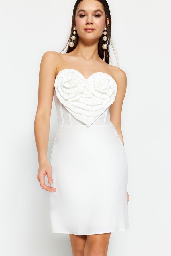 Trendyol Trendyol Ecru Fitted Lined Heart Neck Detailed Wedding/Wedding Elegant Evening Dress