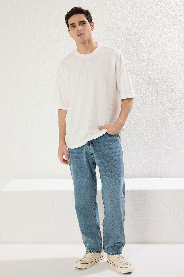 Trendyol Trendyol Ecru Oversize/Wide Textured Cut T-shirt