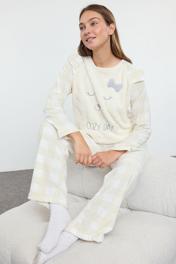 Trendyol Trendyol Ecru Plaid Embroidered Wellsoft Winter Knitted Pajamas Set