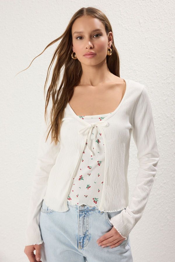 Trendyol Trendyol Ecru Pointel/Textured Fabric Body-fitting Flexible Knitted Blouse