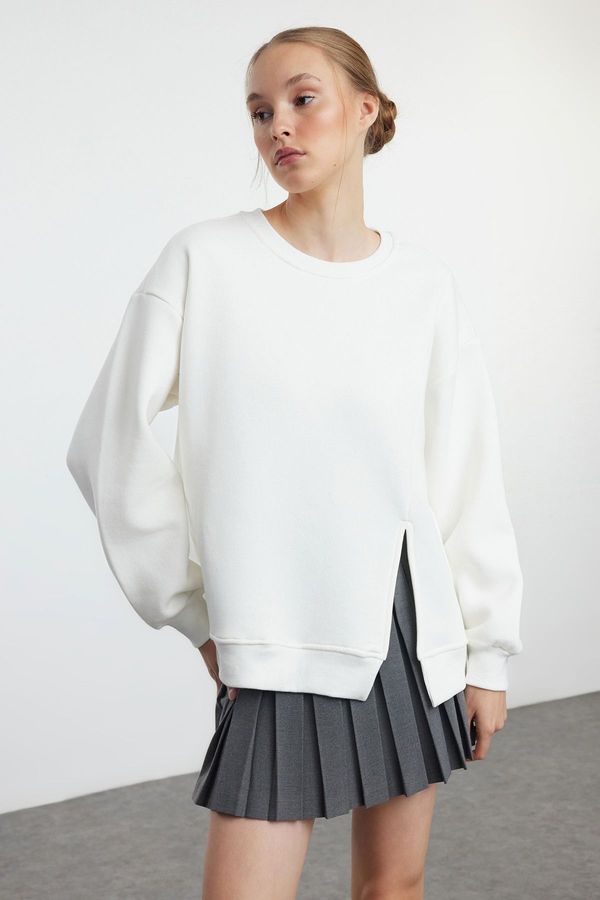 Trendyol Trendyol Ecru Slit Detailed Oversize/Wide Fit Knitted Sweatshirt