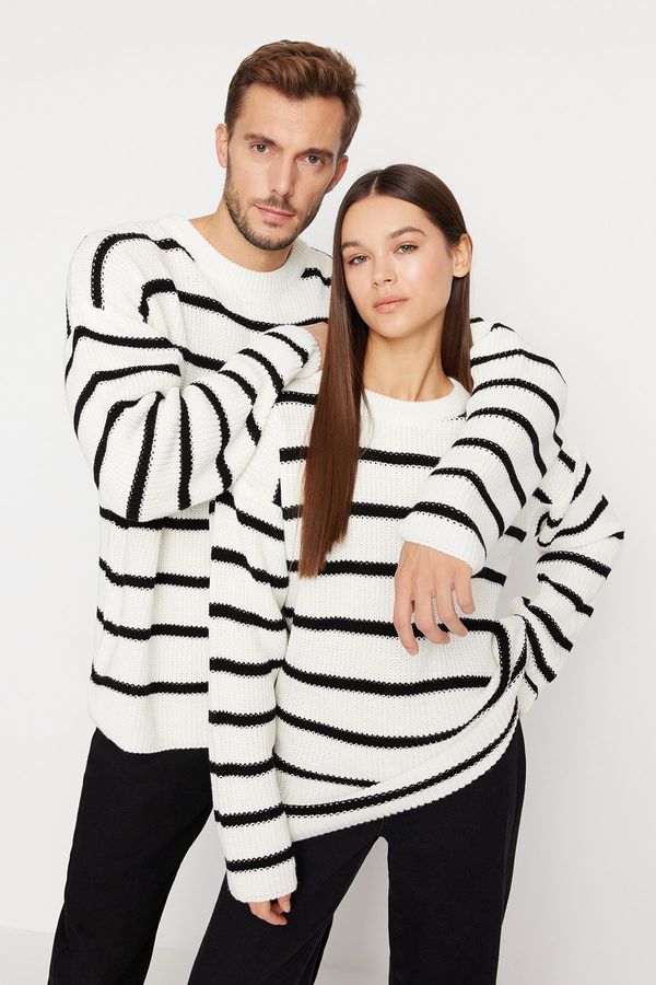 Trendyol Trendyol Ecru Unisex Oversize Fit Wide Fit Crew Neck Striped Knitwear Sweater