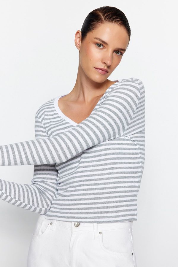 Trendyol Trendyol Gray Striped Ribbed V-Neck Fitted/Situated Long Sleeve Crop Stretch Knitted Blouse