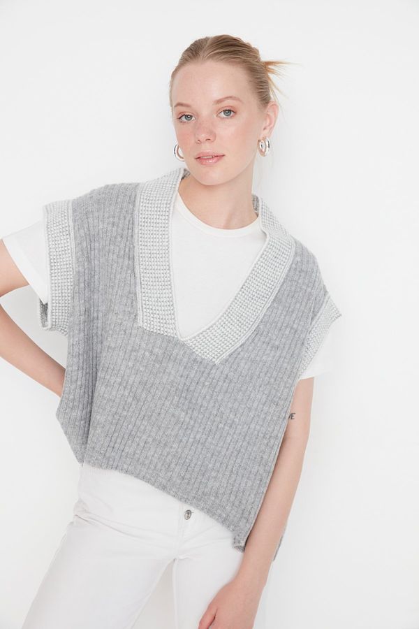 Trendyol Trendyol Gray Wide Fit Soft Textured Color Block Knitwear Sweater