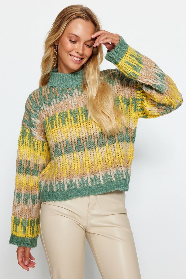 Trendyol Trendyol Green Soft Texture Thick Stand Collar Crop Knitwear Sweater