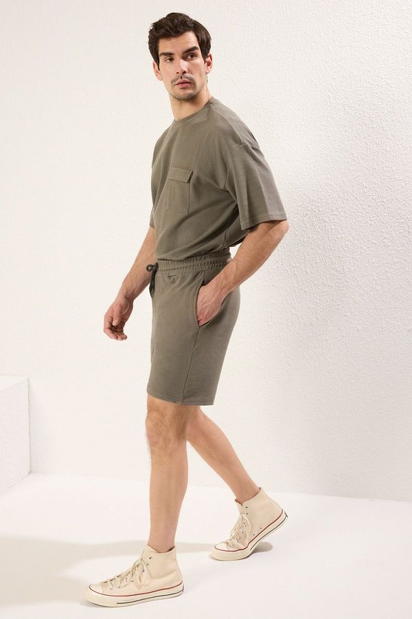 Trendyol Trendyol Khaki Regular/Normal Cut Textured Premium Shorts & Bermudas
