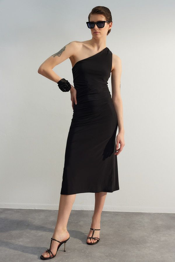 Trendyol Trendyol Limited Edition Black Fitted One-Shoulder Midi Stretch Knitted Dress