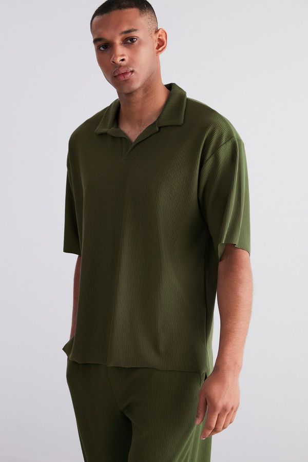 Trendyol Trendyol Limited Edition Khaki Oversize/Wide Textured Wrinkle-Free Ottoman Polo Collar T-Shirt