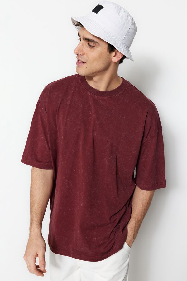 Trendyol Trendyol Men's Basic Oversize/Wide Cut Crew Neck Short Sleeves 1 Cotton T-Shirt with an Worn/Faded Effect.