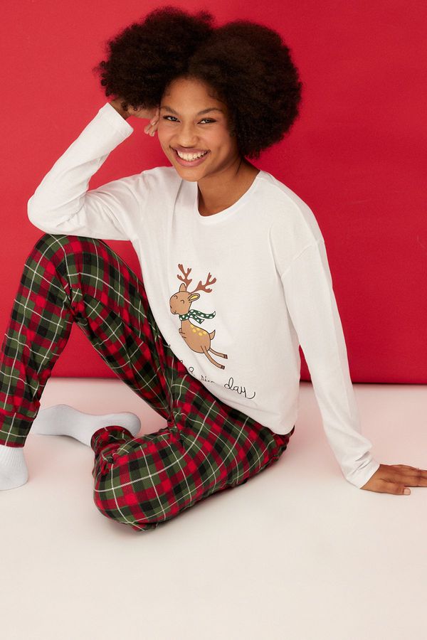 Trendyol Trendyol Multicolored 100% Cotton Christmas Theme T-shirt-Jogger Knitted Pajamas Set