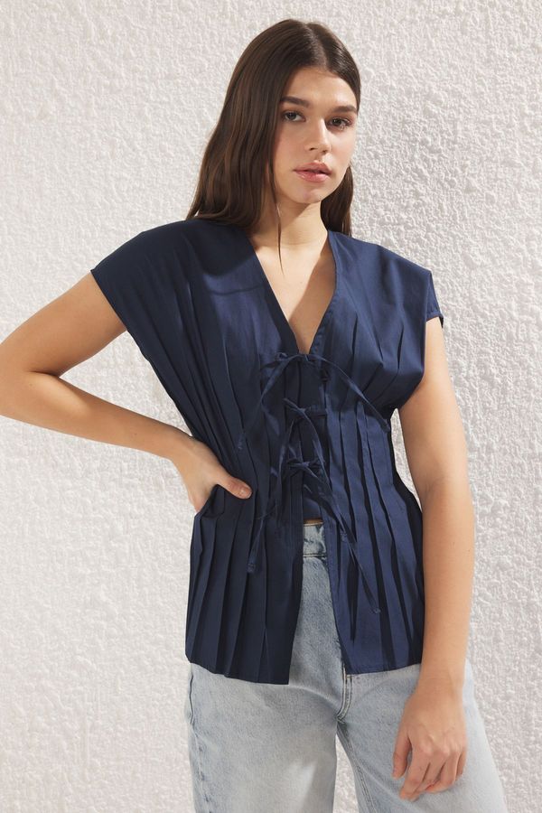 Trendyol Trendyol Navy Blue Fitted Waist Dart Detail Tied Woven Shirt