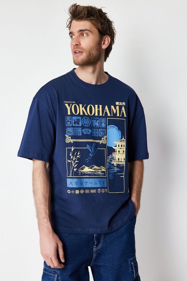 Trendyol Trendyol Navy Blue Oversize/Wide Cut Headlight East Printed 100% T-Shirt