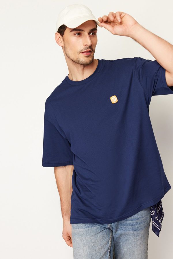 Trendyol Trendyol Navy Blue Oversize/Wide Cut Short Sleeve Embroidered 100% Cotton T-Shirt