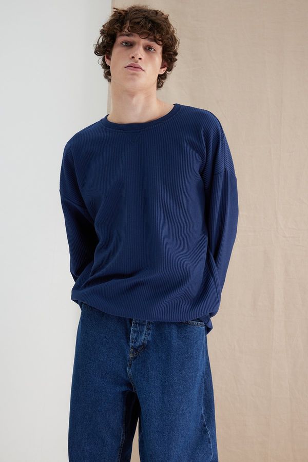 Trendyol Trendyol Navy Blue Oversize/Wide Cut Textured Collar Detailed Sweatshirt