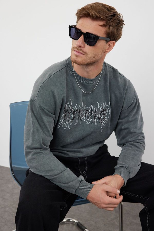 Trendyol Trendyol Oversize/Wide Cut Text Printed Vintage/Faded Effect Crew Neck Sweatshirt