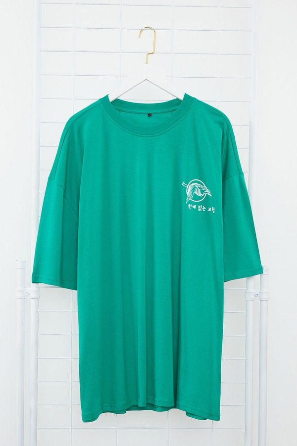 Trendyol Trendyol Plus Size Green Oversize/Wide Cut Comfortable Far East Printed 100% Cotton T-Shirt