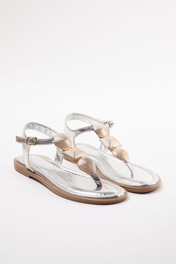 Trendyol Trendyol Silver Metal Accessory Detailed Women's Flip-Flop Sandals