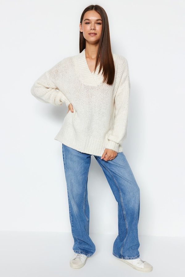 Trendyol Trendyol Soft Textured Ecru V-Neck Knitwear Sweater