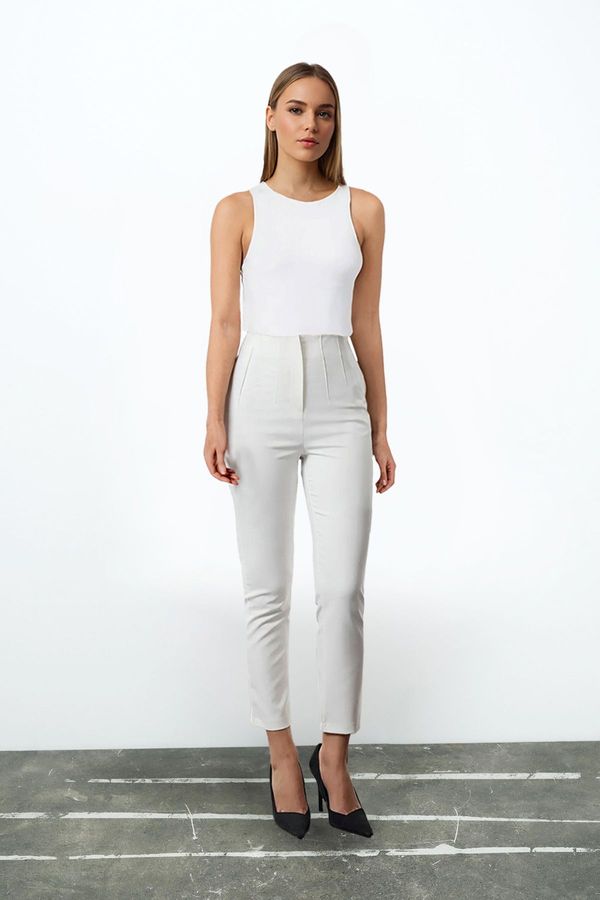 Trendyol Trendyol White Cigarette Pattern Darted High Waist Ankle Length Woven Fabric Trousers