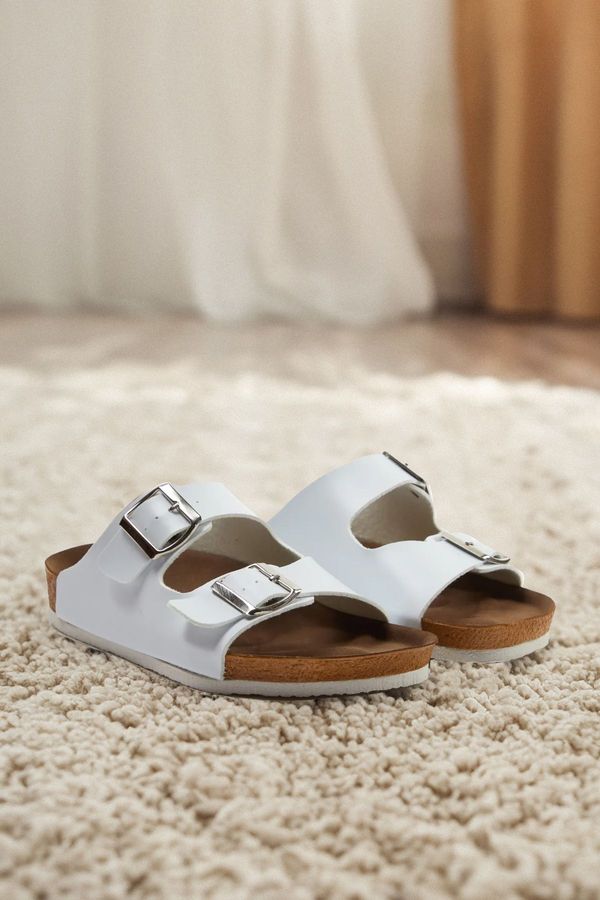 Trendyol Trendyol White Double Buckled Women's Slippers